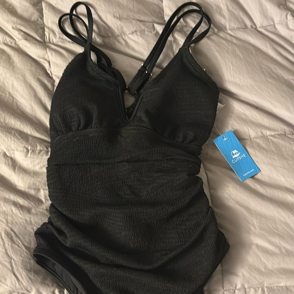 50 % off! NWT Beautiful Cupshe bathing  suit